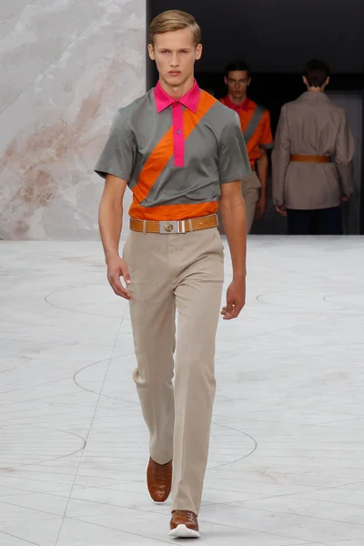 Look 18